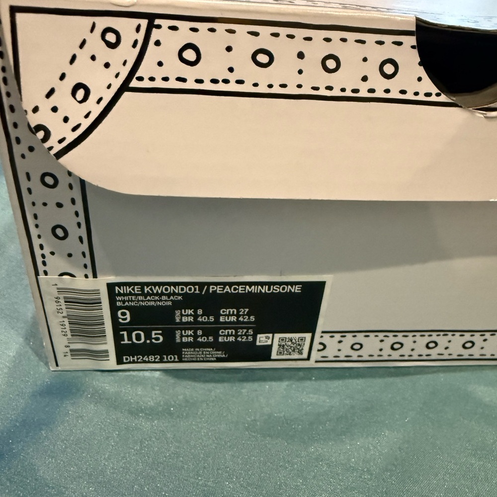 Nike Black and White Men's Sneakers - Picture 4 of 5